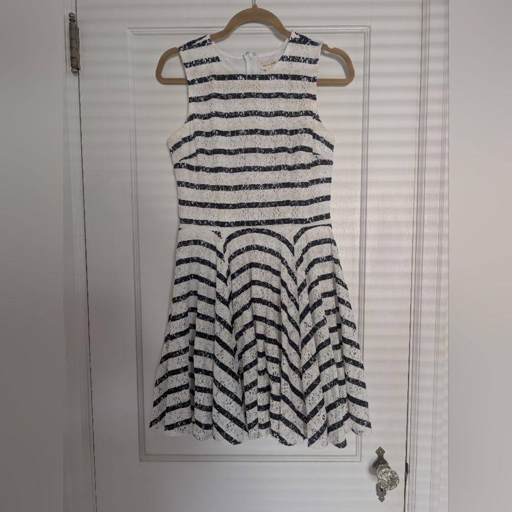 Maison Jules Sleeveless Black and White Lace Dress Size Medium